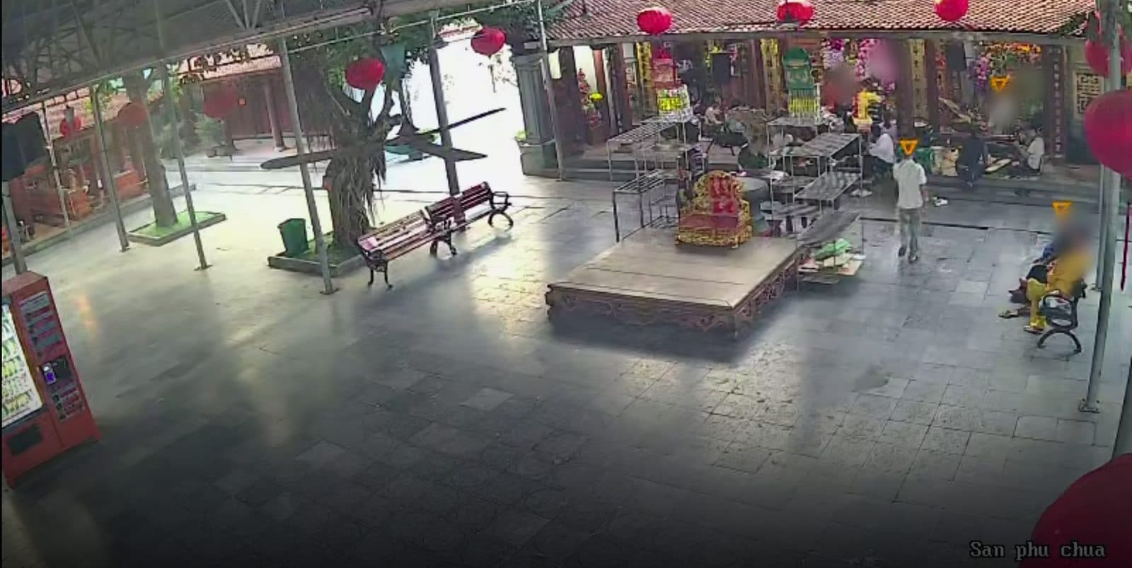 Camera frame of the Phu Chua courtyard with yellow markers on people detected by the AI Box